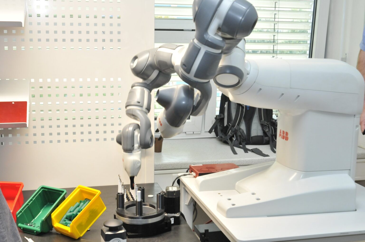 Mechanical robotic arm